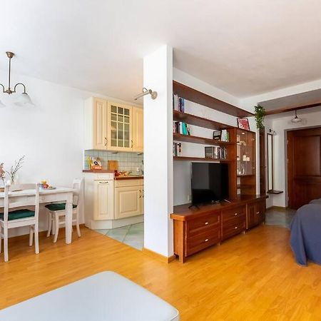 Ferienwohnung Cozy, Bright, Comfy Studio Next To The Old Town. Warschau Exterior foto
