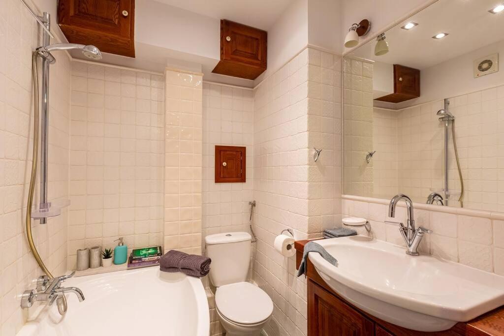 Ferienwohnung Cozy, Bright, Comfy Studio Next To The Old Town. Warschau Exterior foto